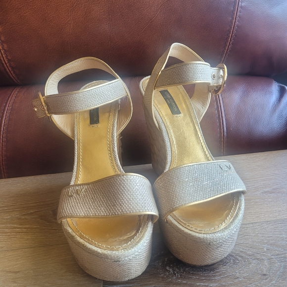 Louis vuitton gold wedges - Picture 8 of 11